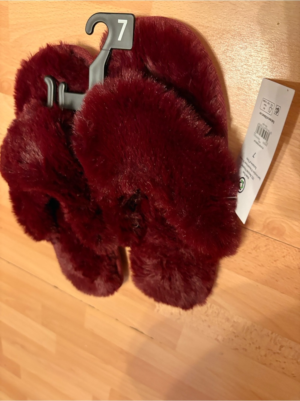 Women's Plush Faux Fur Slide Slippers in size 7 Wine hard bottom